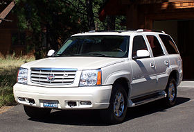 2005 Cadillac Escalade Front.jpg